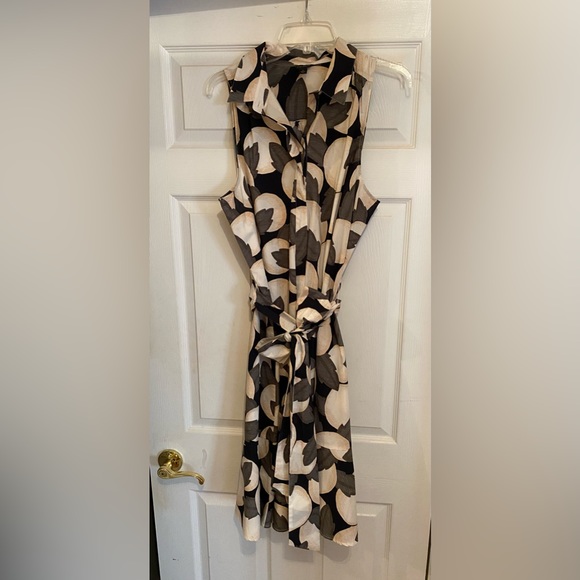 Ann Taylor Dresses & Skirts - Ann Taylor Women’s Belted Sleeveless Dress. XL. Cream, black, grey.
